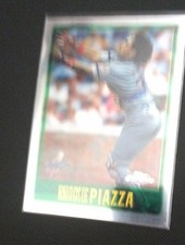 1997 Topps Chrome - Mike Piazza #9 Refractor picture