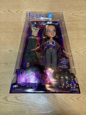 Bratz MGA NIB Fianna Fashion Doll 2023 Series 3 Brand New picture