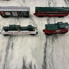 Lot of 4 Lionel North Pole Central O Gauge Train Boxcars Passenger Lighted Music picture