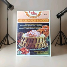 Vintage 1970s Family Circle Great Ideas 333 Super Cakes & Cookies Cookbook... picture