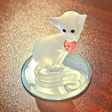Glass Baron Frosted Glass Cat Figurine w/ Pink Heart on Round Mirrored Base picture
