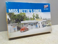 NOS Walthers Cornerstone HO Scale MISS BETTIE'S DINER  Building Kit 933-2909 picture