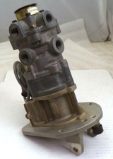 Bendix 60 psi Brake Valve w/Treadle 107703E-10-R picture
