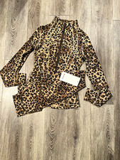 lululemon Women’s Leopard Animal Print 2 size  4 picture