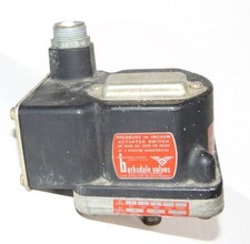 Barksdale Valves Pressure or Vacuum Actuated Switch .03 to 3 PSI picture
