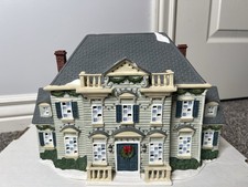 Santa’s Workbench Collection 2004 Whispering Pines Building Only Non-Working  picture