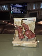 Schleich Red/Gold Fleur De Lis Knight 70019  w/ Horse World of Knights 2003 picture