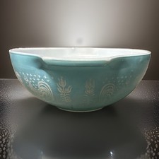 Vtg. 444 PYREX TURQUOISE Blue Amish Butterprint Cinderella 4 Qt Mixing Bowl picture