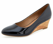 NEW Aerosoles Women’s Black Patent Leather Round Toe Cushioned Wedge Pumps picture