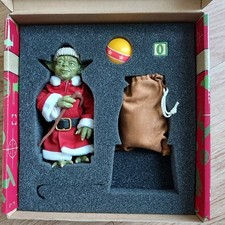 Sideshow Collectibles Star Wars Holiday Yoda Santa Outfit 1:6 Scale Figure picture
