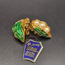 NOS VTG Crown Trifari Peas in a Pod Green Enamel Pearl Earrings Advertised Vogue picture