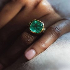 Elegant Cushion Cut Green Emerald Ring 4.00 Ct Solid 18K Yellow Gold Jewelry picture