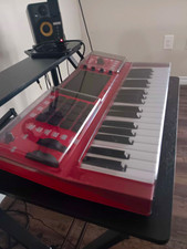 Mpc Key 37 W/5 Extra Plugins picture