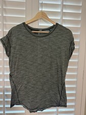 Lululemon Women’s Green Short Sleeve Size Medium picture