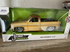 1:24 JADA Chevrolet C-10 Pick-Up Custom 1985 2 Tone Cream Brown JADA W/ Daytons picture