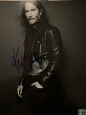 Keanu Reeves Autographed Photo 8 X 10 With Coa picture