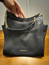 Michael Kors Black Pebbled Shoulder Bag Gold Hardware Chain Strap Zip/Mag picture