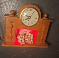 Vtg Mid-Century United Mantle Clock & Lighted Fireplace Logs Arts & Crafts Works picture