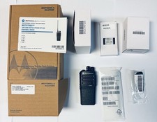 Motorola CP200D UHF Digital Portable Radio DMR MOTOTRBO Model AAH01QDC9JA2AN picture
