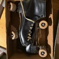Vintage Chicago Roller Skates Size 7 or 8 1/2 Wheels  w/ incredible box picture
