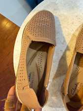 Clarks Collection Ultimate Comfort Women’s Tan Leather Slip-On Flats US 7.5 D picture