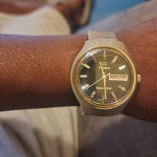 Vintage Timex Q Black Face Quartz Day Date Mens Watch Wine Dial 37mm Electric  picture