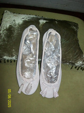 GAP  Vtg Dead-stock 2005 PINK  GAP  Suede Skimmer/Moccasins W/ Tassel 9M NWOTAGs picture