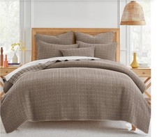 Luxurious Levtex Home Mills Waffle Cocoa Full Queen 3 Piece Quilt Set NWT picture