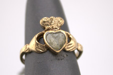 9kt Yellow Gold Agate Claddagh Ring picture