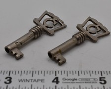 2 Antique Columbia Grafonola Phonograph Keys - Open Barrel picture