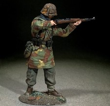 BRITAINS WORLD WAR 2 GERMAN 25129 WAFFEN STANDING FIRING K98 picture
