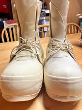 Bunny Boots made in US 0f to -40 sz 10 fits 11 Military, mismatched dates, good picture