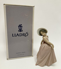 Lladro 6276 Chiquitina Pose Iris - Mint w/ Box & Factory Sealed Booklet picture