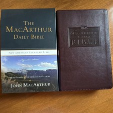 The MacArthur Daily Bible NASB Leather Bound Signature Series John MacArthur picture