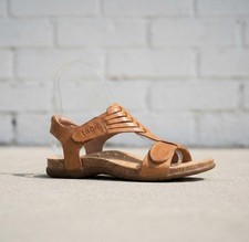 Taos Women's Wonderful Sandal Caramel picture