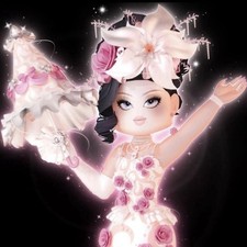 Goddess Of Triumph Set (Excluding Bow Of Bravery) Royale High Roblox picture