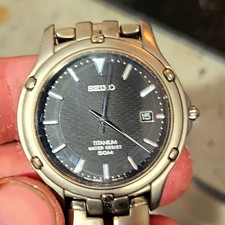 Seiko Titanium 7N32-0069 Men's Wristwatch Black Dial Date 50m Silver Bracelet picture