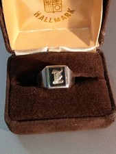 Vintage Arrow Novelty Co. Sterling Silver Black Onyx Signet Ring Letter E Mid-Ce picture