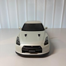 Autoart 1/18 NISSAN GT-R white Collectables 17+ picture