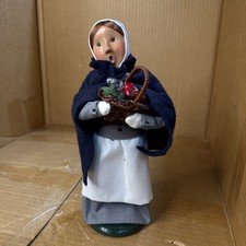 BYER'S BYERS' CHOICE  PILGRIM WOMAN 2005 holding basket. 9.5” picture