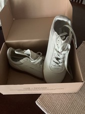 Vivaia women's sneakers Size 8 picture