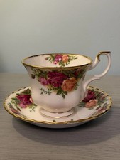 Royal Albert Old Country Roses Bone China Teacup & Saucer picture