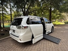 2019 Toyota Sienna Handicap van wheelchair accessible picture