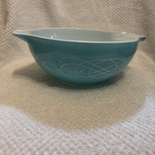 Vintage Pyrex Promotional Turquoise Scroll Cinderella Bowl 2 1/2 QT 443 EUC 🇺🇸 picture