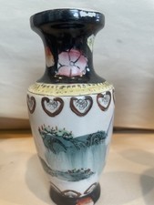 GORGEOUS VINTAGE CHINESE VASE  WITH SCENIC DESIGNS picture