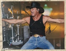 Tim McGraw Signed owns 27 #1 Hits 8.5x11 photo Future Country HOF VSA COA picture