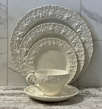 Wedgwood Crème On Crème 5 Piece Full Place Setting Very Good Condition picture