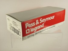 Box of 10 Pass & Seymour 26252-W Decorator Receptacle 15A White picture