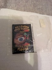RARE  1997 HALLOWEEN HORROR NIGHTS Vll light up flicker pin mint sealed baggie  picture