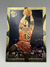 1994-95 Topps Embossed Michael Jordan #121 Golden Idols Embossed picture